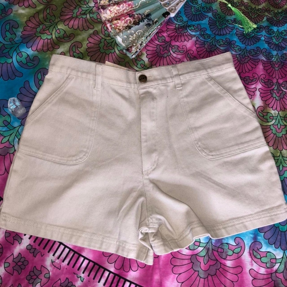 NWT Olay Beige Cargo Khaki Shorts Size 6